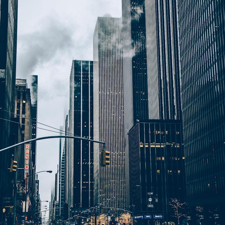 Parents evaluating schools in Portugal